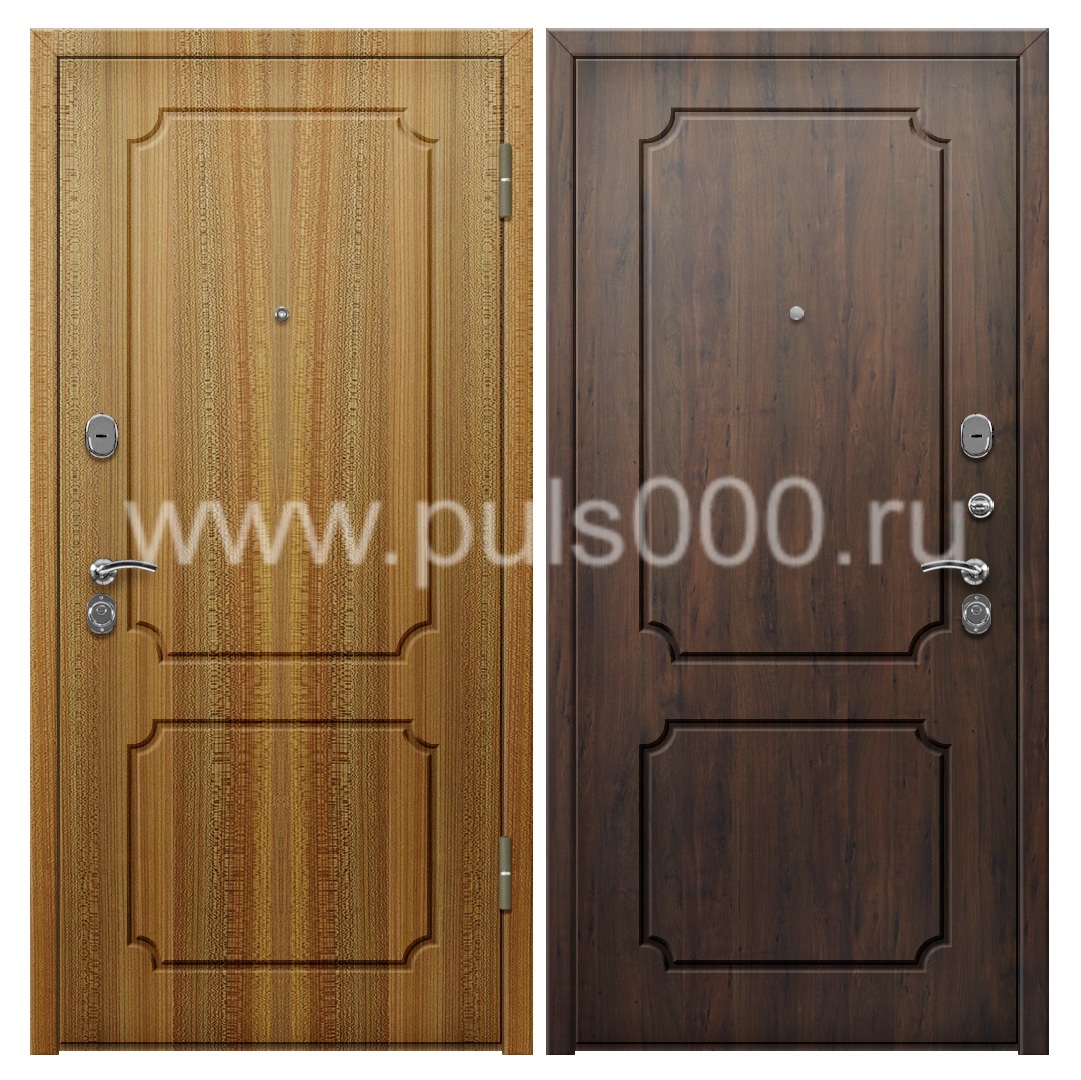 Уличная дверь светлого а для загородного дома MDF-216, цена 27 575  руб.